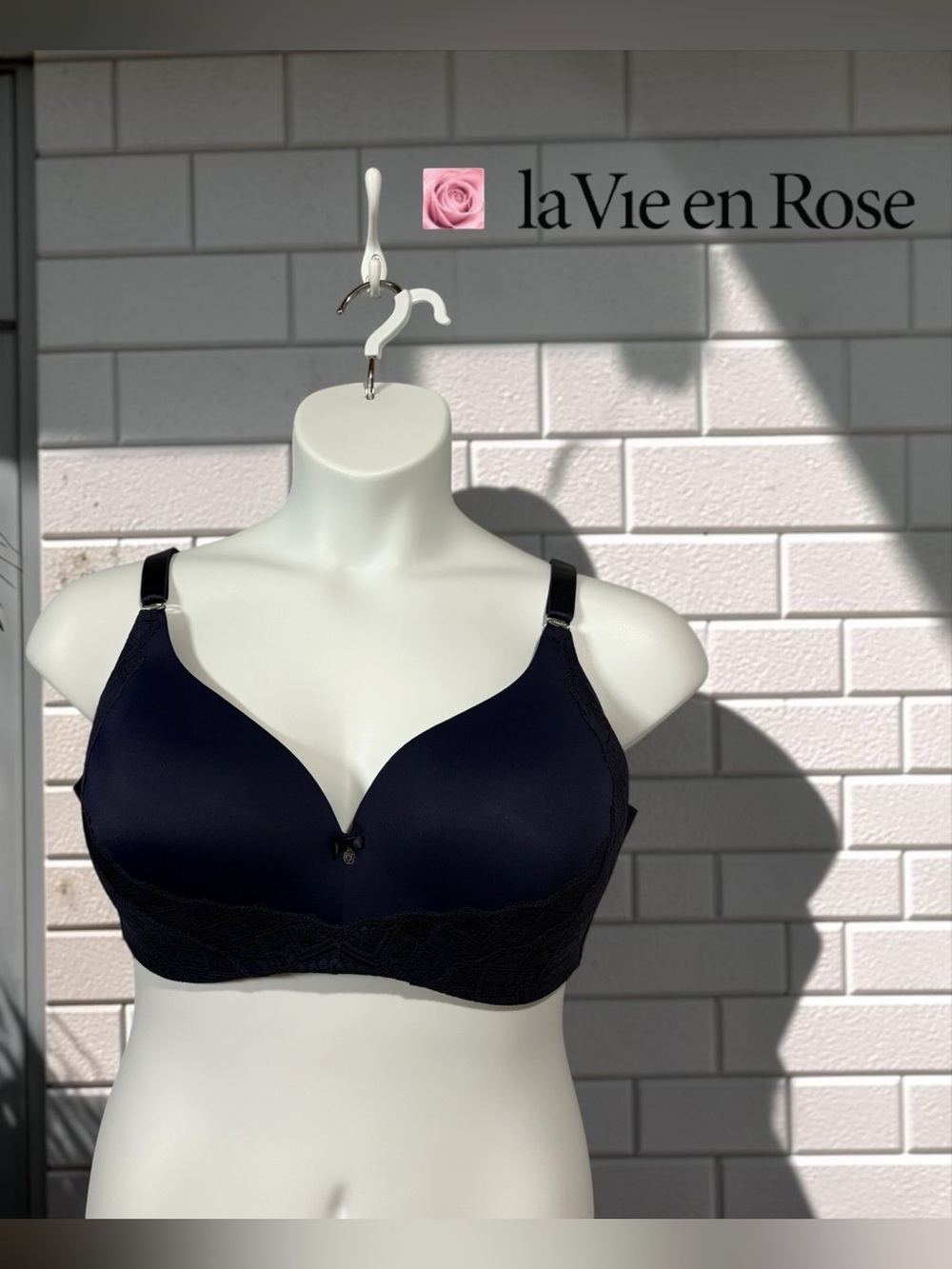 NEW, La Vie En Rose Sleekback, Wireless Bra, 40DD, Navy Blue Lace